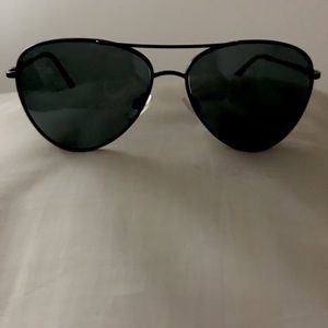 NWOT. Black Aviator Polarized Sun Glasses